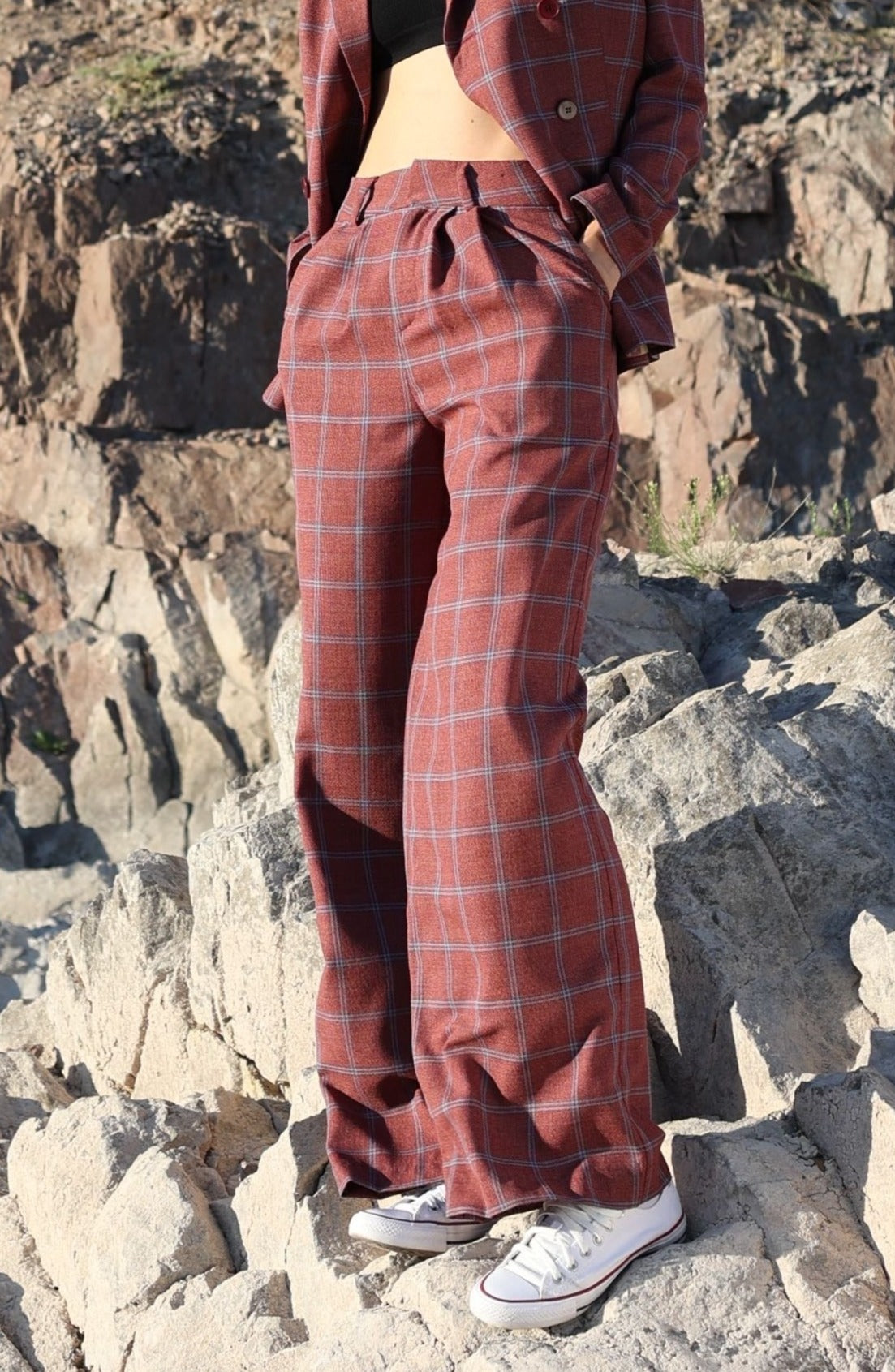 Pleated wide-leg pants